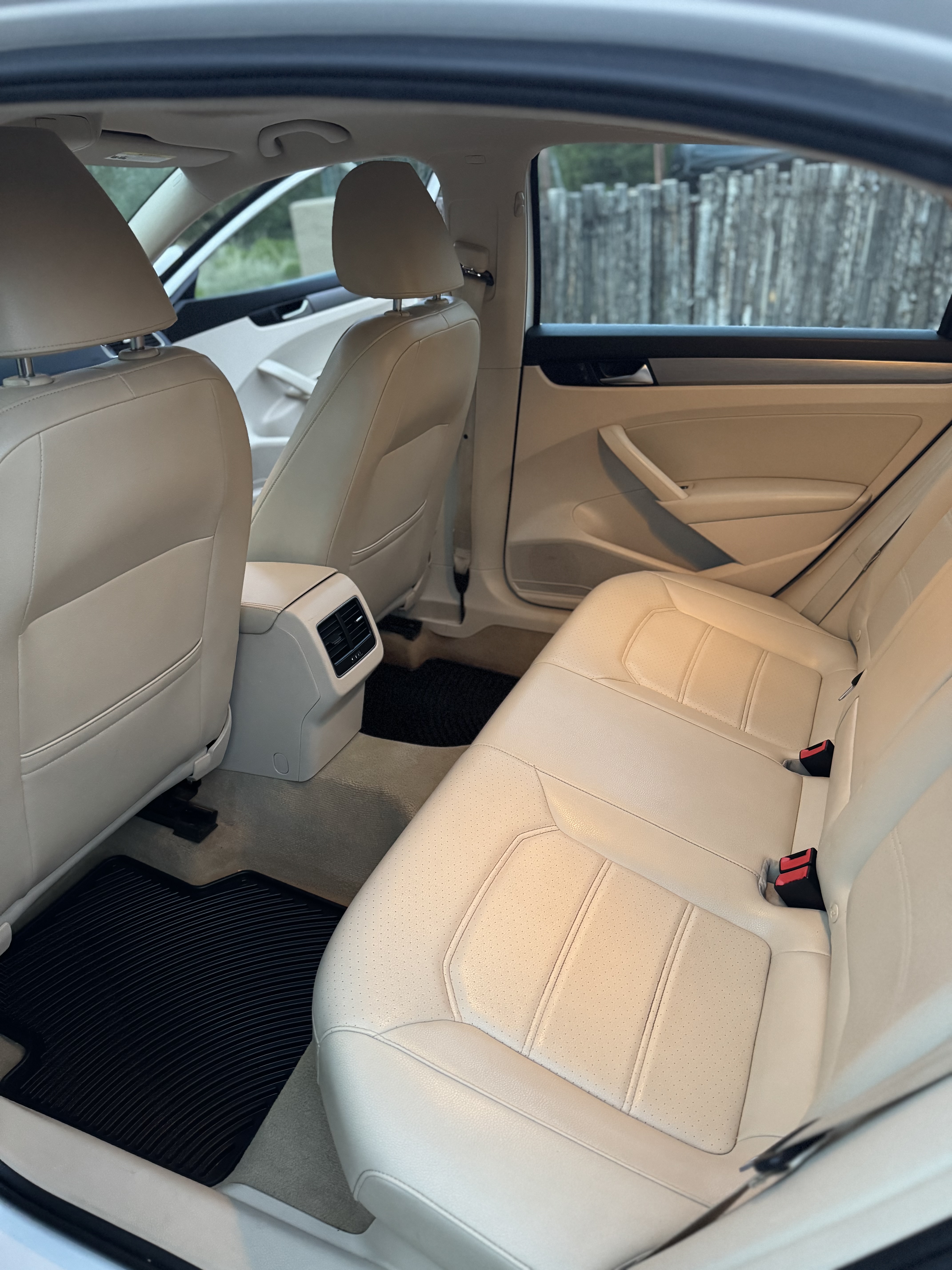 Used 2014 Volkswagen Passat TDI SE FWD image 11