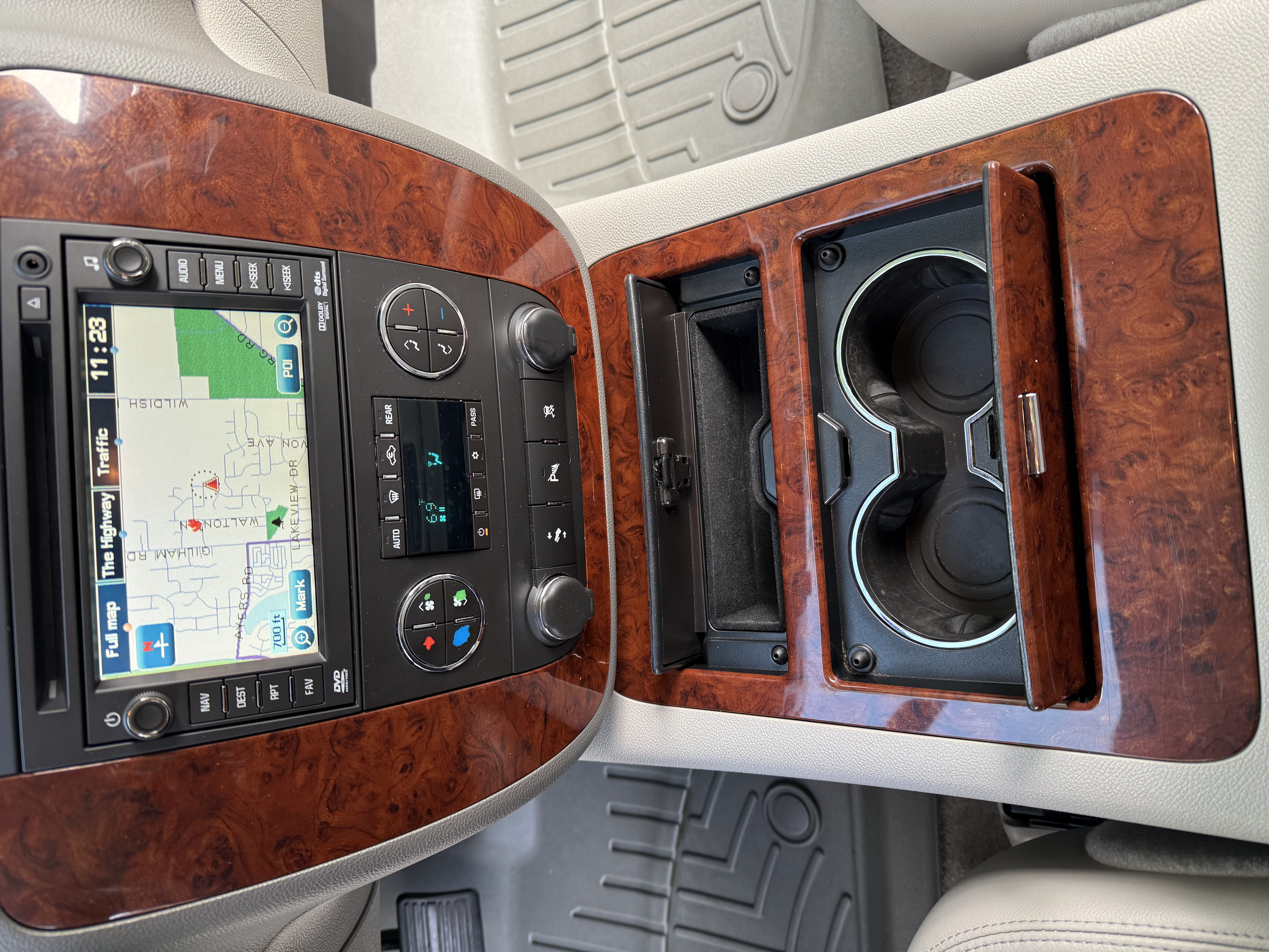 Used 2011 Chevrolet Tahoe LTZ AWD/4WD image 16
