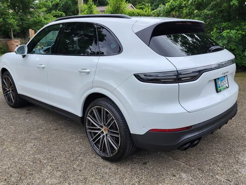 Used 2023 Porsche Cayenne Platinum Edition image 10