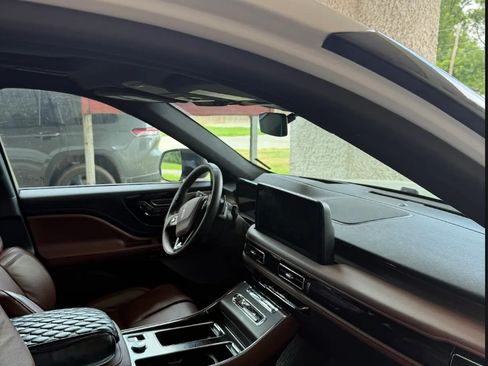 Used 2025 Lincoln Aviator Reserve w/ Luxury Package RWD image 4