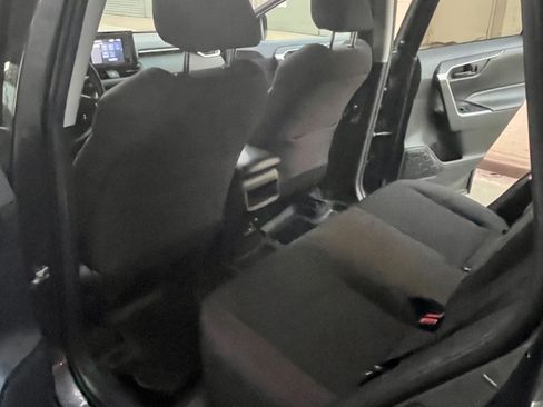 Used 2019 Toyota RAV4 LE image 9