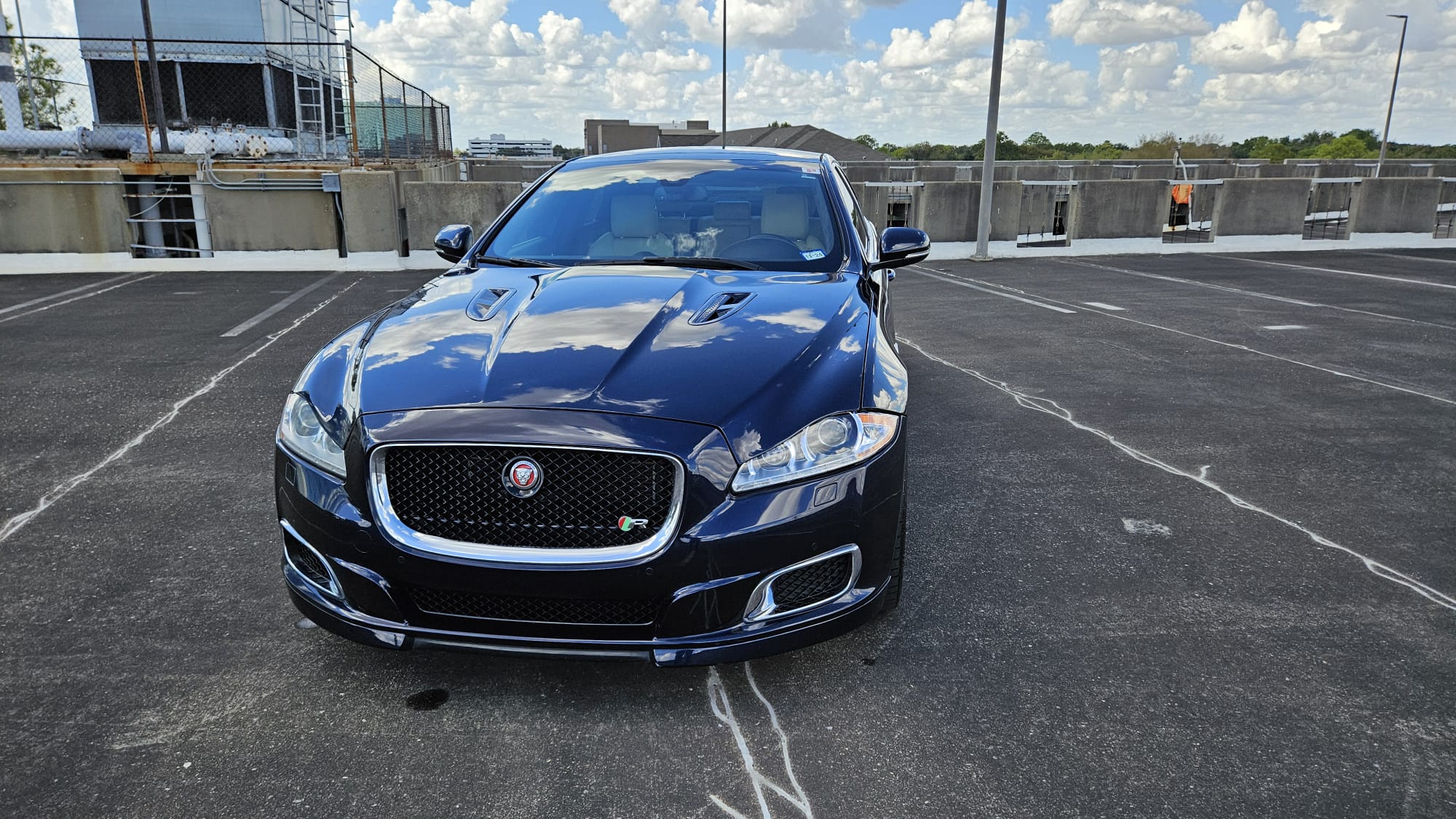 Used 2014 Jaguar XJ R RWD image 9