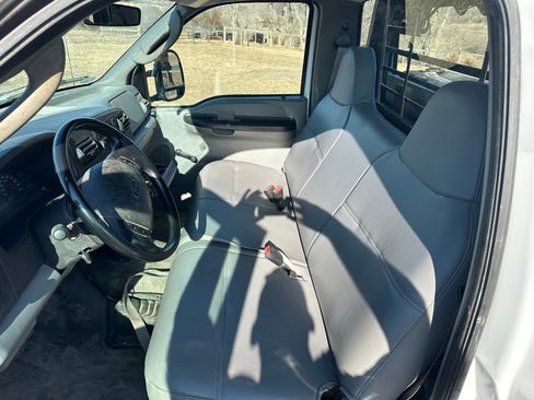 Used 2007 Ford F350 4x4 Regular Cab DRW Super Duty image 9