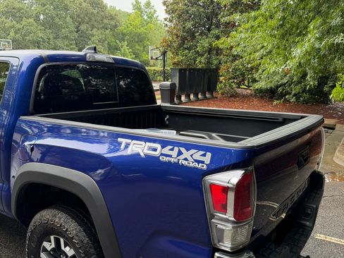 Used 2022 Toyota Tacoma TRD Off-Road AWD/4WD image 10