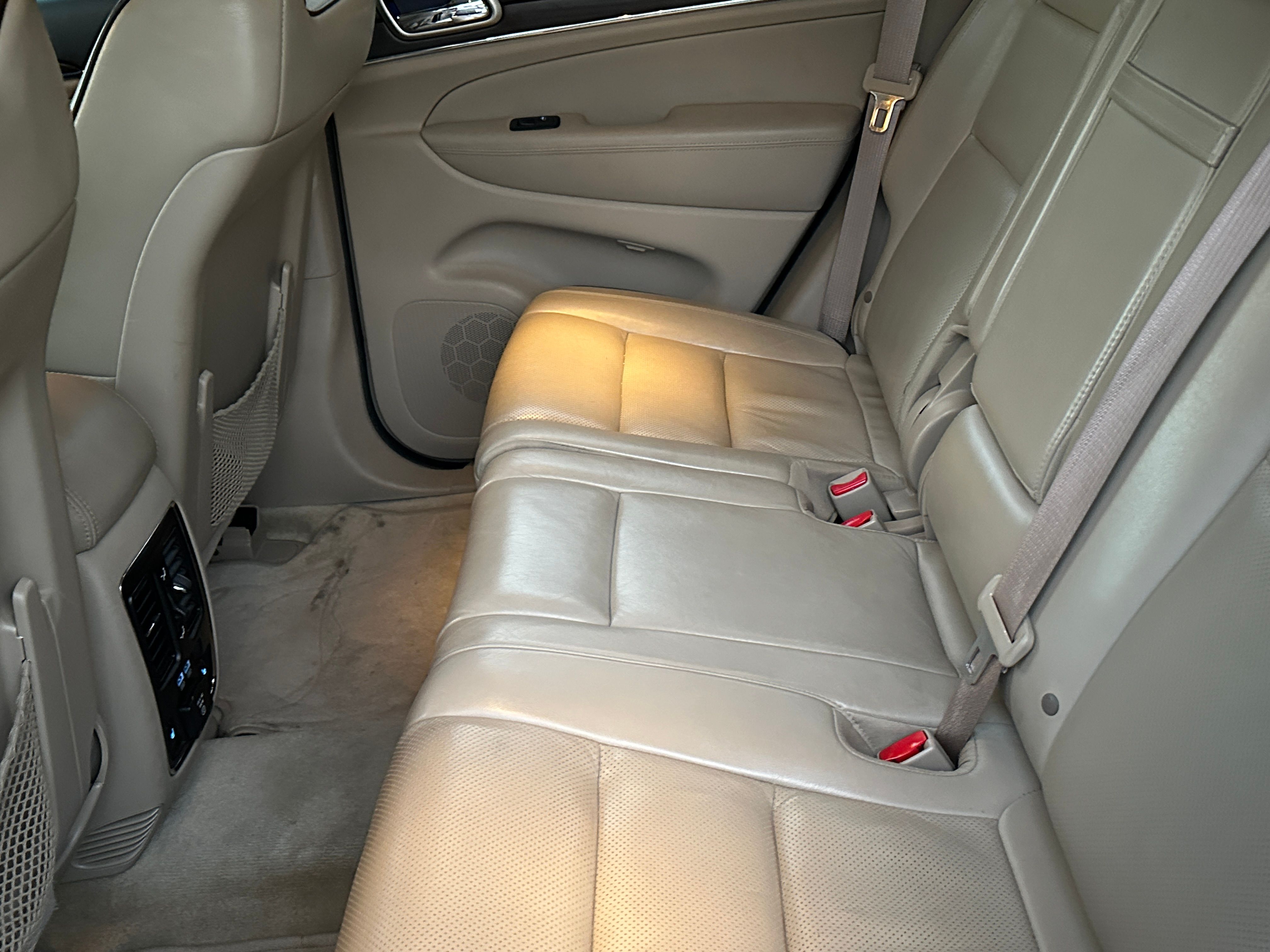 Used 2017 Jeep Grand Cherokee Overland RWD image 10