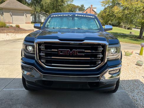 Used 2017 GMC Sierra 1500 SLT w/ Suspension Package, Off-Road AWD/4WD image 9