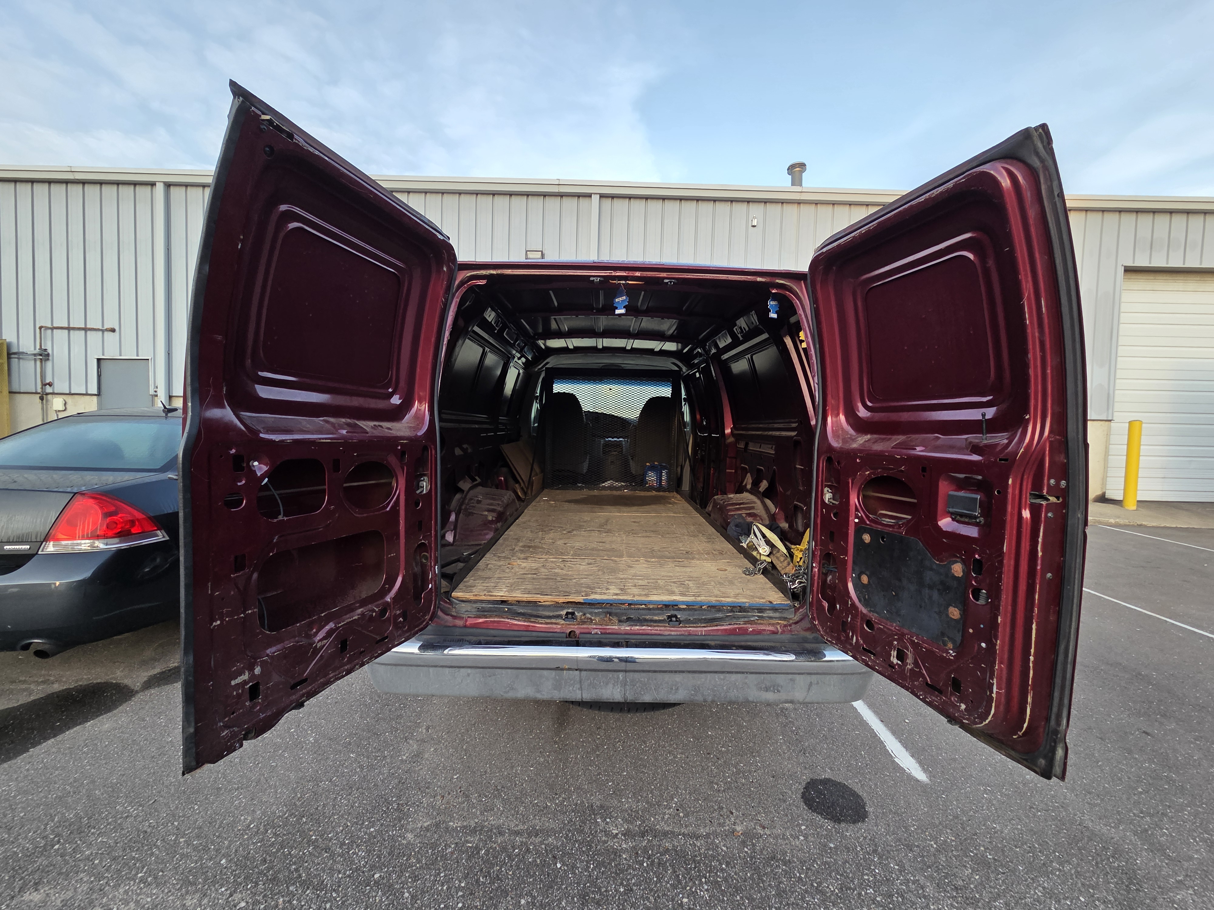 Used 2004 Ford E-350 and Econoline 350 Extended Super Duty RWD image 14