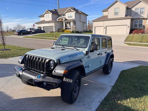 Used 2023 Jeep Wrangler Unlimited w/ Cold Weather Group image 1