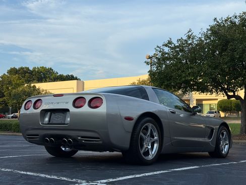 Used 2000 Chevrolet Corvette Coupe w/ Memory Pkg RWD image 6