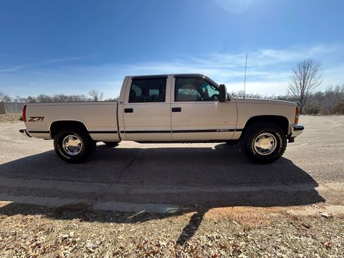 Used 1998 Chevrolet Silverado 1500 4x4 Regular Cab w/ Preferred Equipment Group 2 image 4