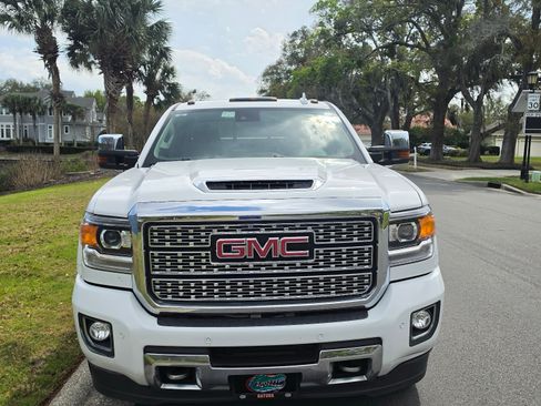 Used 2019 GMC Sierra 2500 Denali w/ Duramax Plus Package image 6