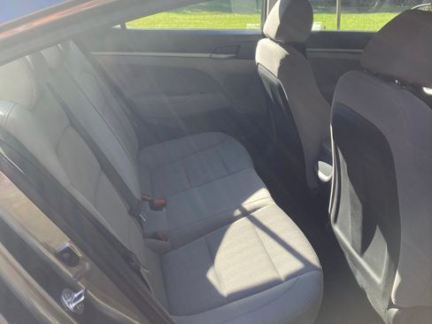 Used 2018 Hyundai Elantra SE image 4