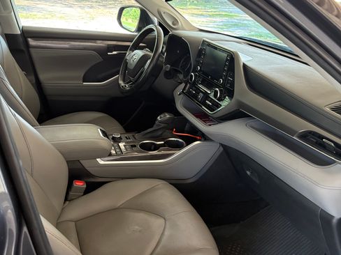 Used 2021 Toyota Highlander Limited AWD/4WD image 20