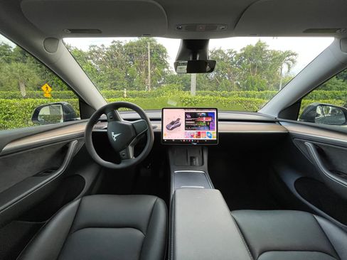 Used 2023 Tesla Model Y AWD image 4