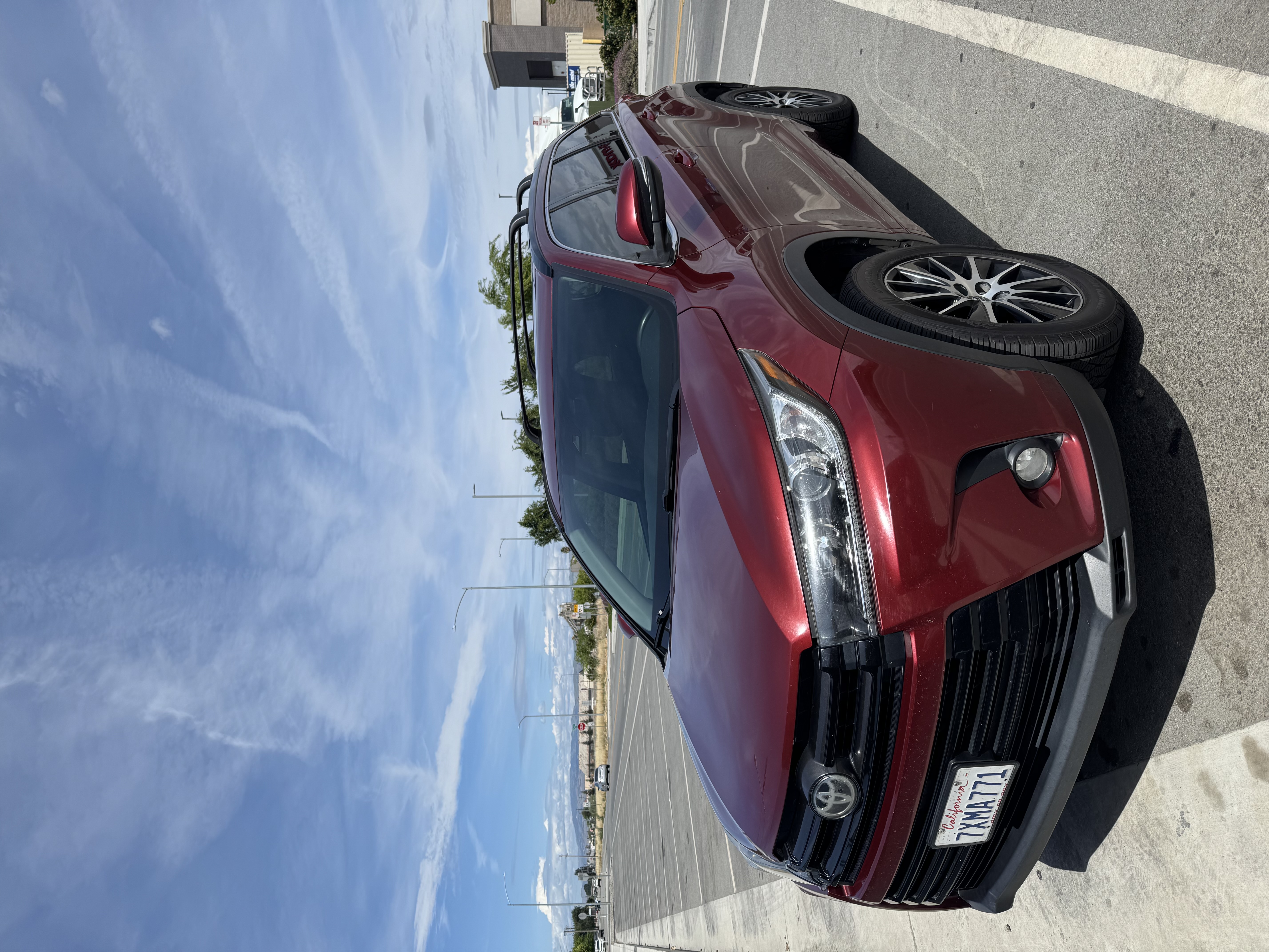 Used 2017 Toyota Highlander SE FWD image 2
