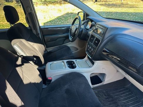 Used 2012 Dodge Grand Caravan SXT image 10