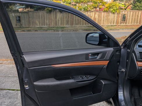 Used 2014 Subaru Outback 3.6R Limited image 21