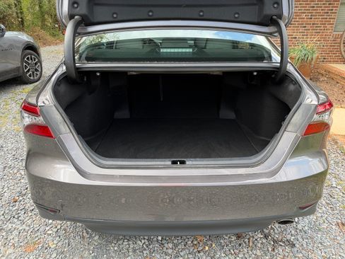 Used 2021 Toyota Camry XLE image 6