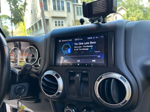 Used 2017 Jeep Wrangler Sahara w/ Connectivity Group image 9