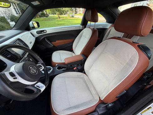 Used 2017 Volkswagen Beetle 1.8T Classic FWD image 8