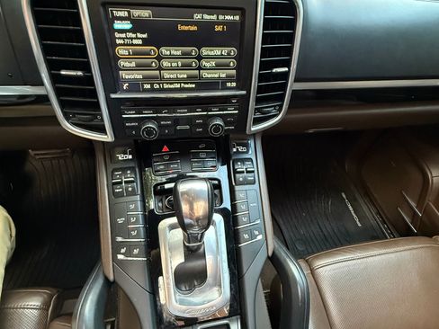 Used 2015 Porsche Cayenne S image 15