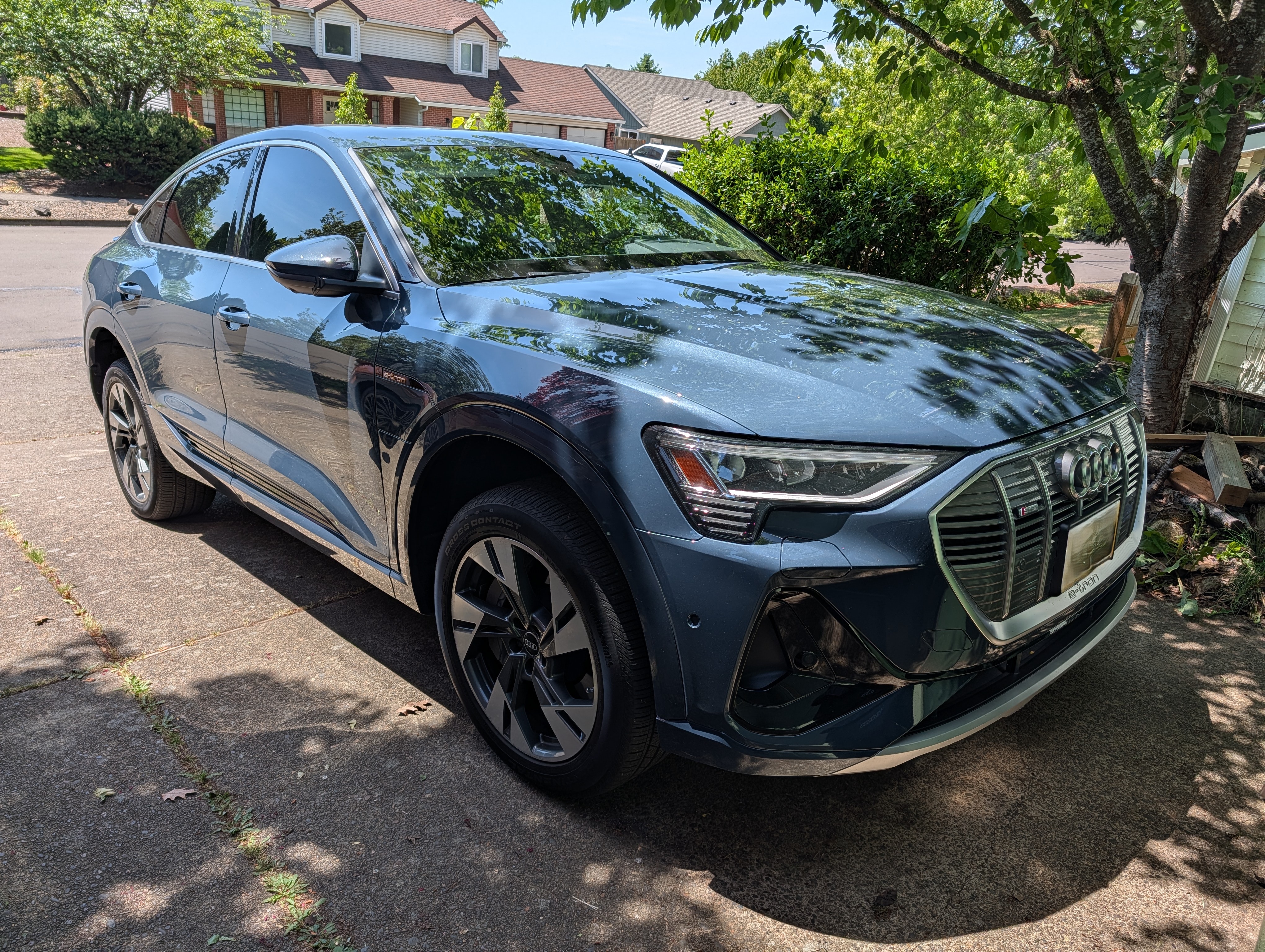 Used 2022 Audi e-tron Premium Plus w/ Premium Plus Package AWD/4WD image 1