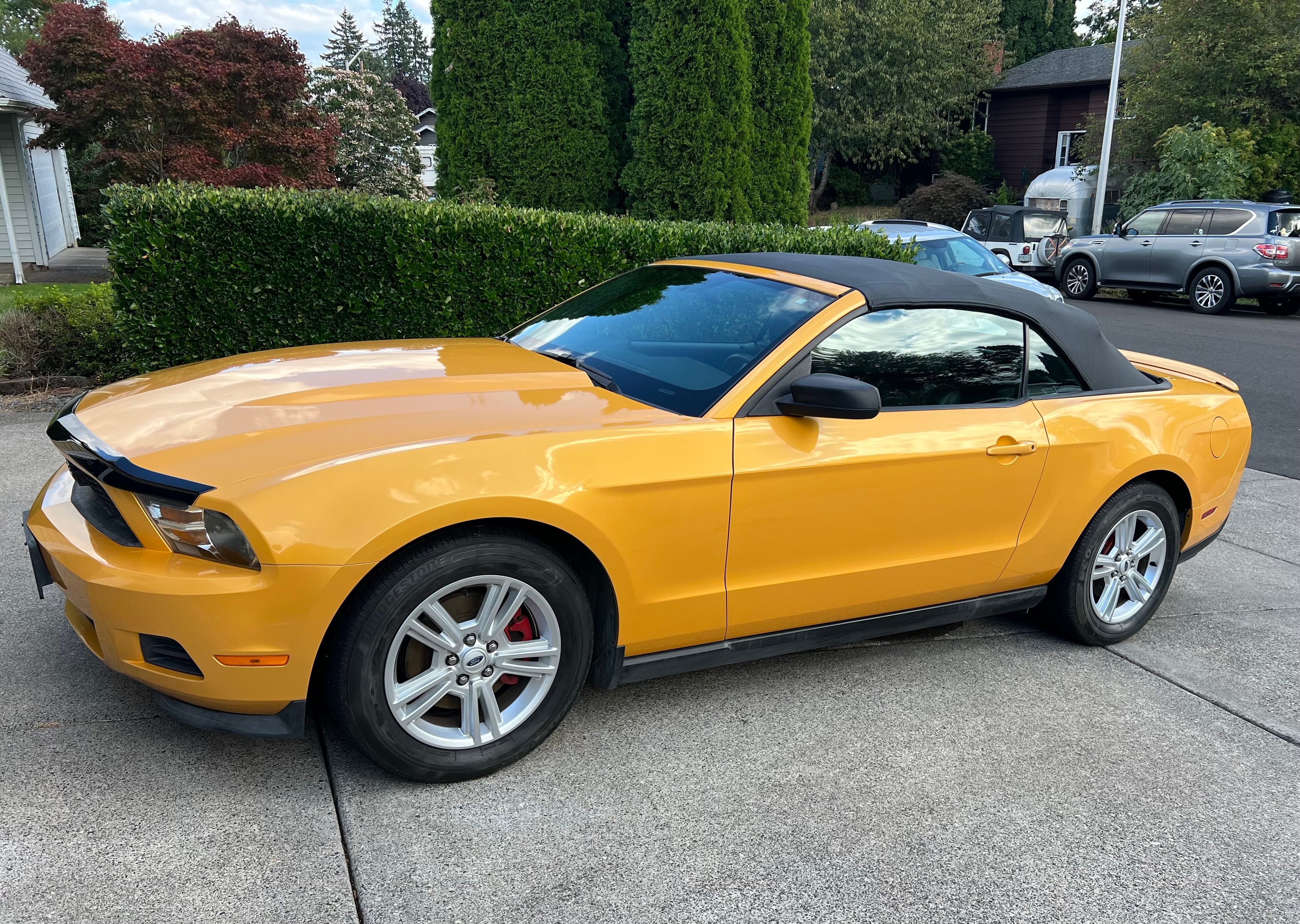 Used 2011 Ford Mustang Premium RWD image 8