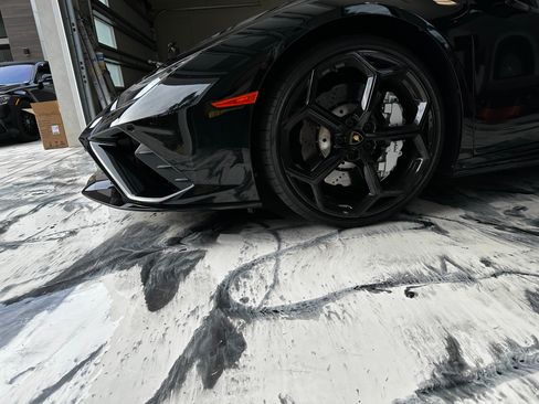 Used 2021 Lamborghini Huracan EVO image 20