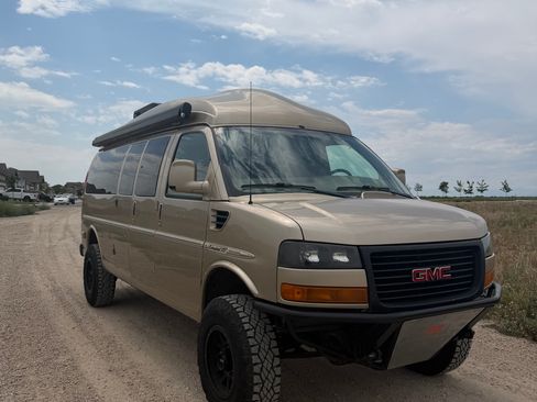 Used 2011 GMC Savana 2500 Extended RWD image 2
