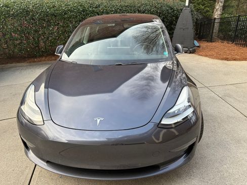 Used 2018 Tesla Model 3 Mid Range image 2