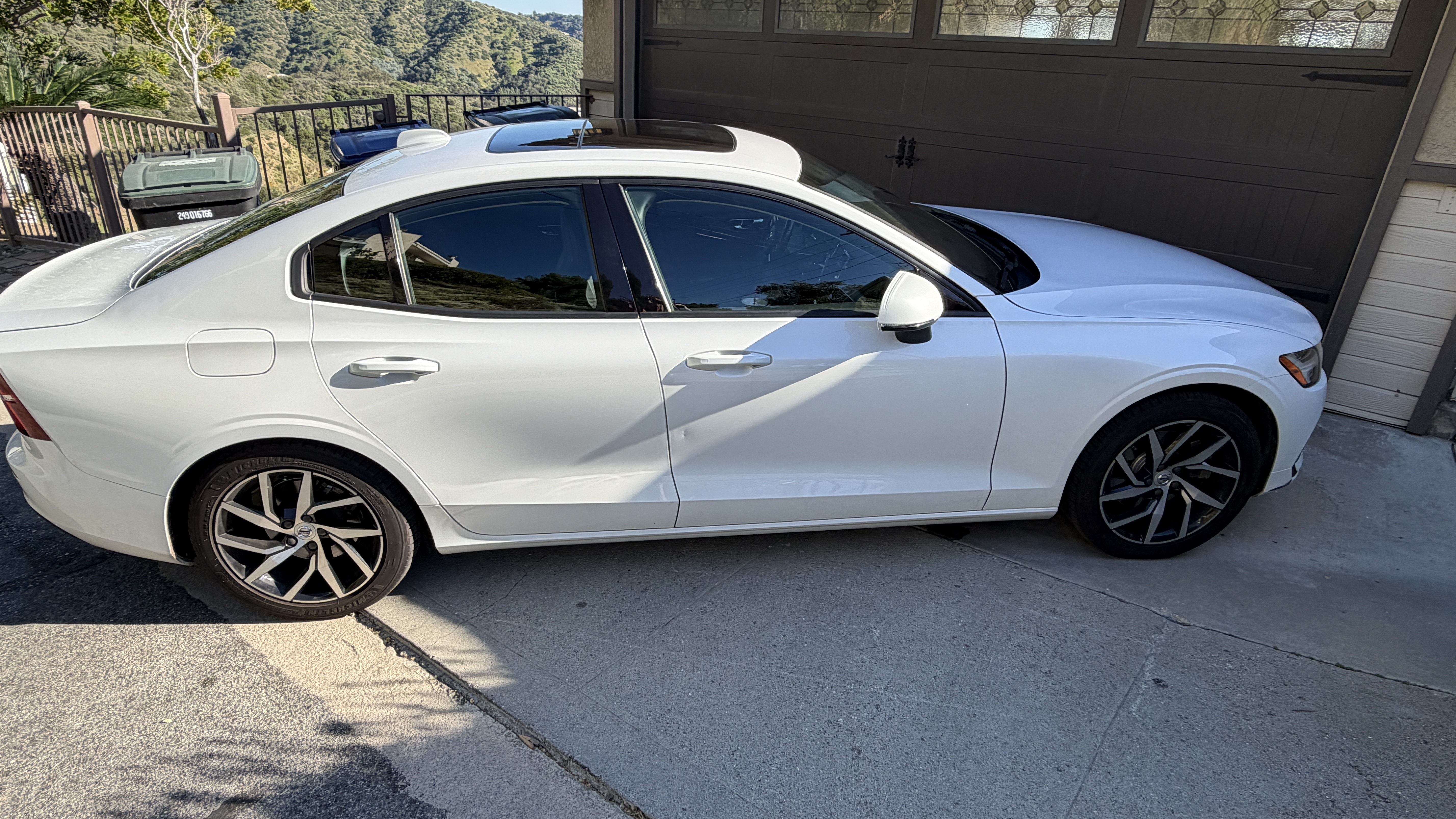 Used 2020 Volvo S60 T5 Momentum FWD image 1