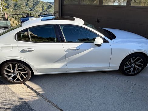 Used 2020 Volvo S60 T5 Momentum FWD image 1