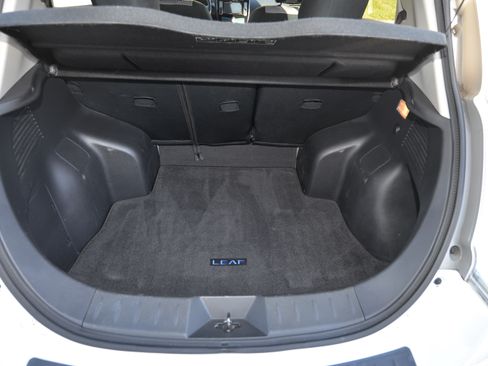 Used 2015 Nissan Leaf SV image 20