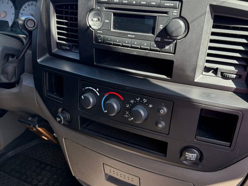 Used 2008 Dodge Ram 1500 Truck ST image 12