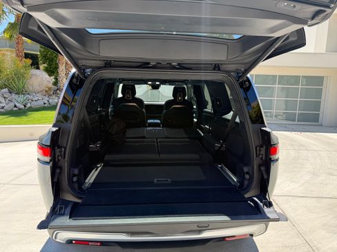 Used 2023 Rivian R1S Adventure image 9