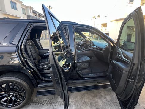 Used 2023 Cadillac Escalade Sport Platinum w/ LPO, ONYX Package AWD/4WD image 12