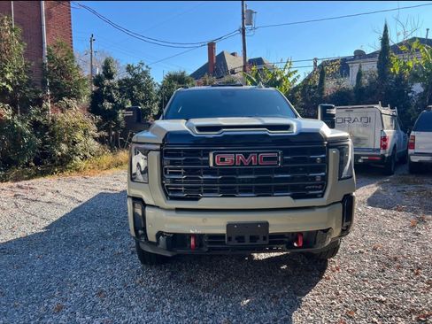 Used 2024 GMC Sierra 3500 AT4 w/ AT4 Premium Plus Package AWD/4WD image 2