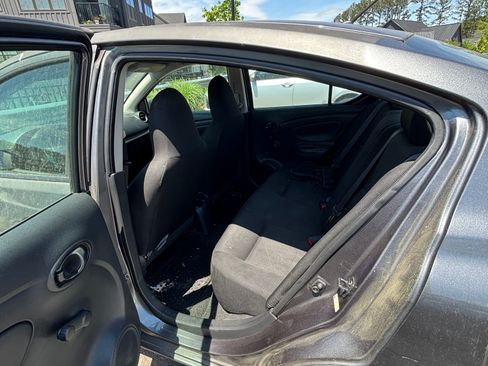 Used 2016 Nissan Versa S FWD image 4
