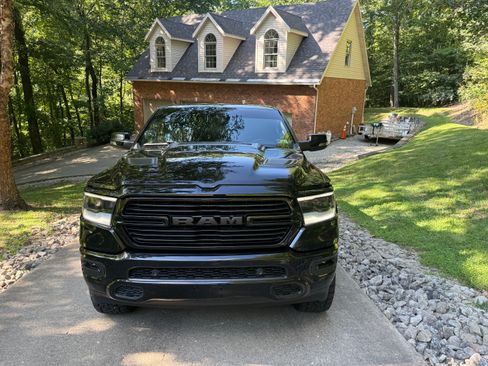 Used 2023 RAM 1500 Laramie AWD/4WD image 4