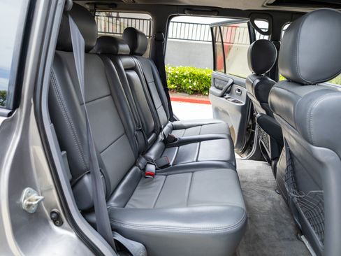 Used 2001 Toyota Land Cruiser image 22