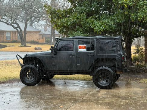 Used 2010 Jeep Wrangler Unlimited Sport image 2