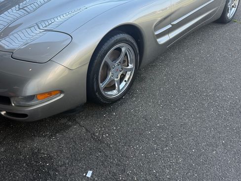 Used 2000 Chevrolet Corvette Coupe RWD image 12