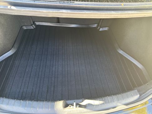 Used 2017 Hyundai Elantra SE image 18