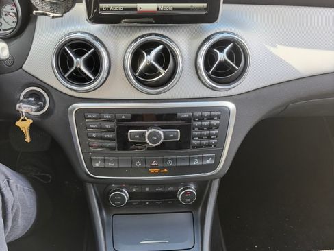 Used 2015 Mercedes-Benz GLA 250 4MATIC image 6