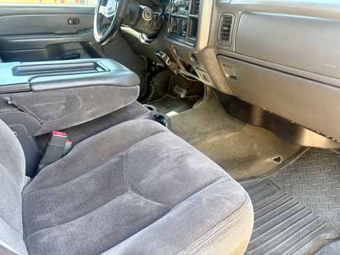 Used 2006 GMC Sierra 2500 SLE w/ Heavy-Duty Power Package image 7