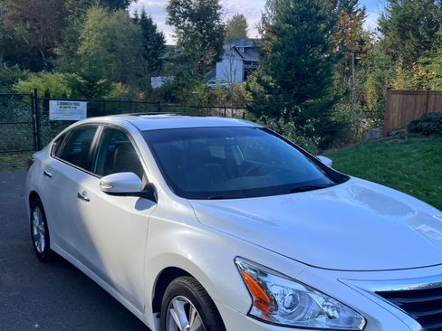 Used 2013 Nissan Altima 2.5 SL w/ Technology Pkg image 8