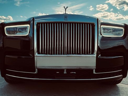 Used 2022 Rolls-Royce Phantom Sedan w/ The Phantom Package image 5