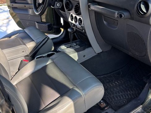 Used 2009 Jeep Wrangler X image 9