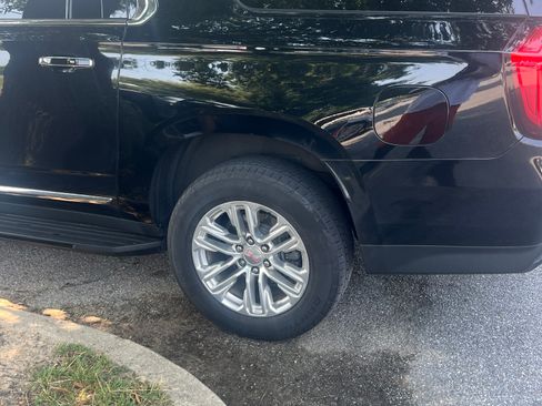 Used 2021 GMC Yukon XL SLT image 12