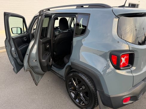 Used 2018 Jeep Renegade Altitude w/ Popular Equipment Group image 13